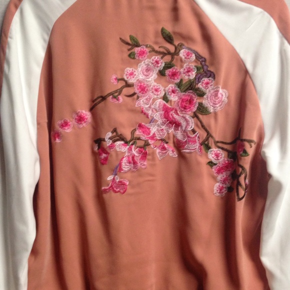 NWT GIANNI BINI BOMBER JACKET FLORAL EMBROIDERY XS - Picture 3 of 8